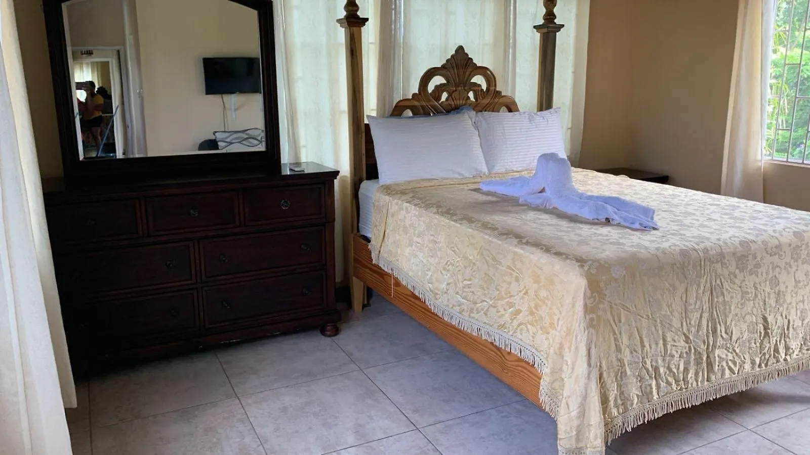 Chaudhry Second Floor Single Suite Montego Bay Hotel