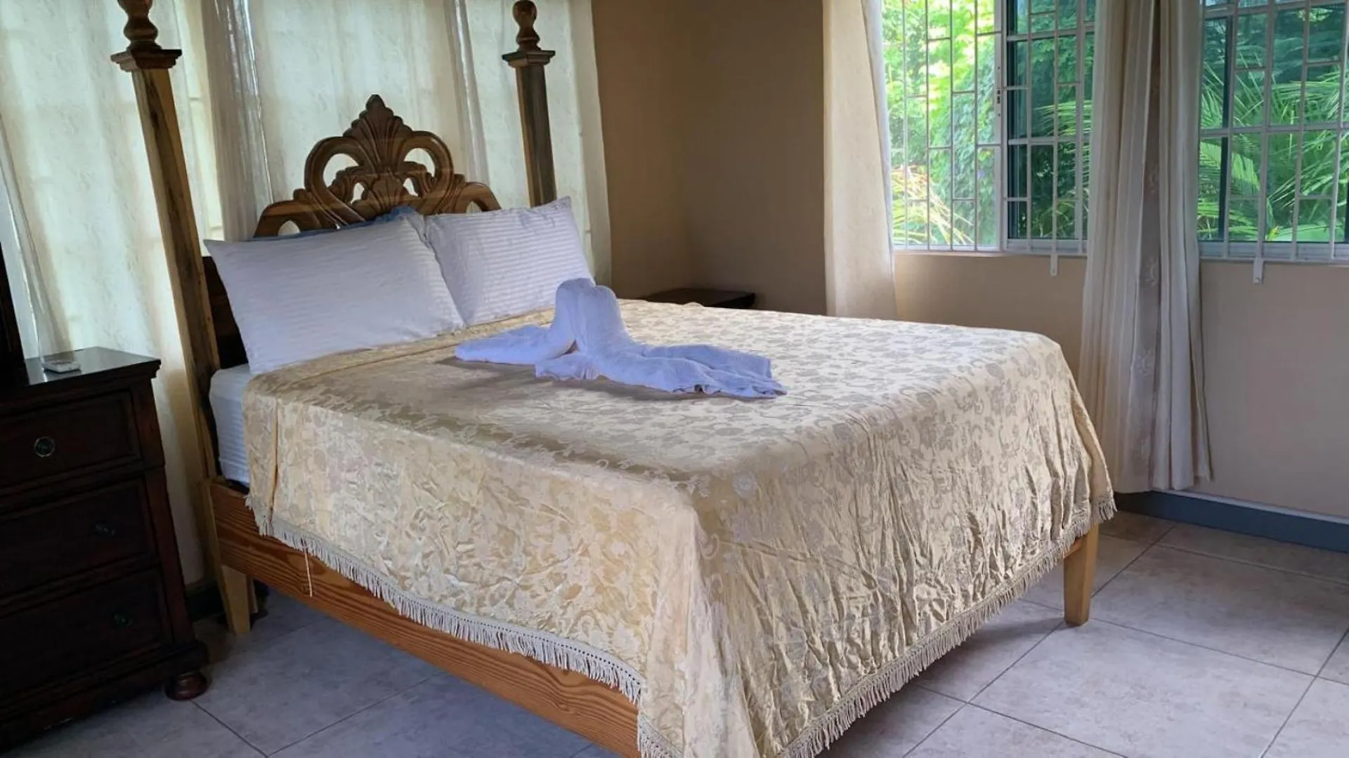 **** Hotel Chaudhry Second Floor Single Suite Montego Bay Jamaica