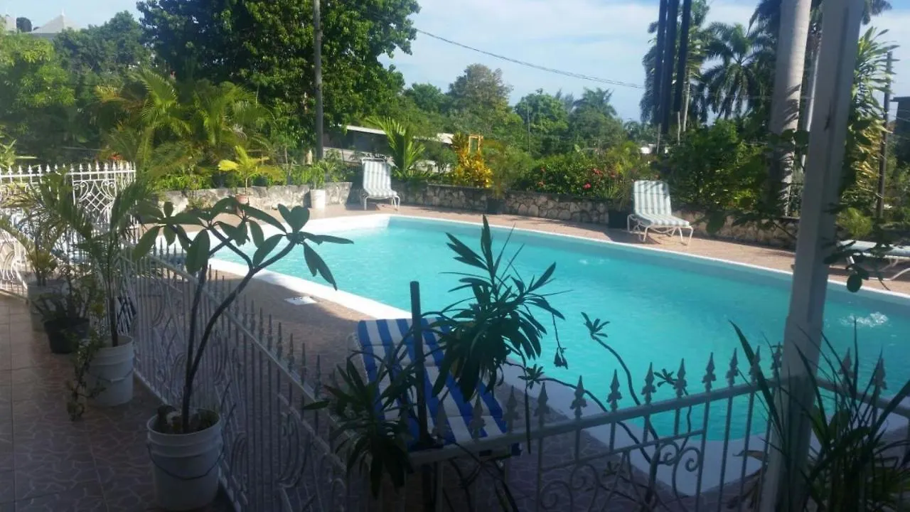 Hotel Chaudhry Second Floor Single Suite Montego Bay